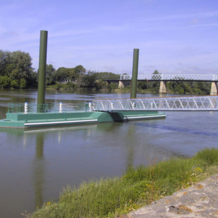 Ponton acier avec passerelle d'accès - Cadillac (33)